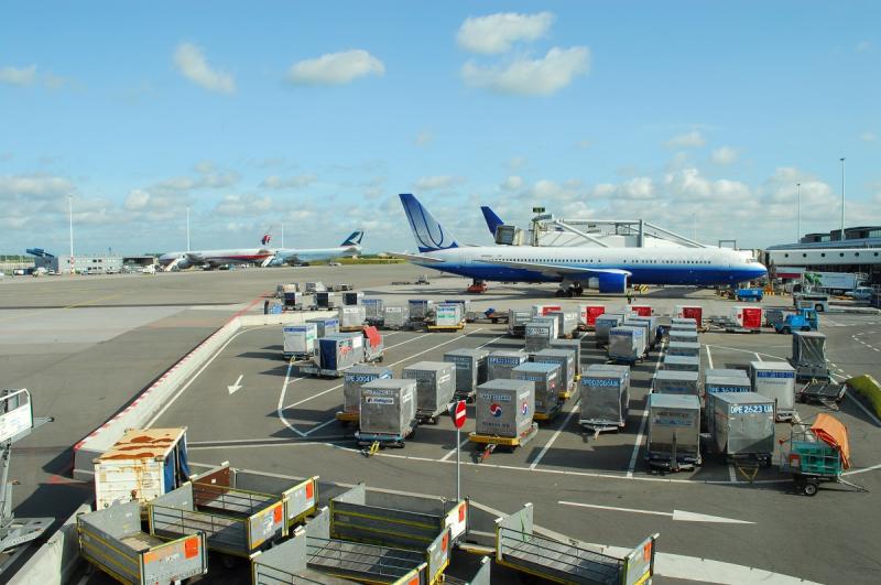 Système logistique aéroportuaire marché